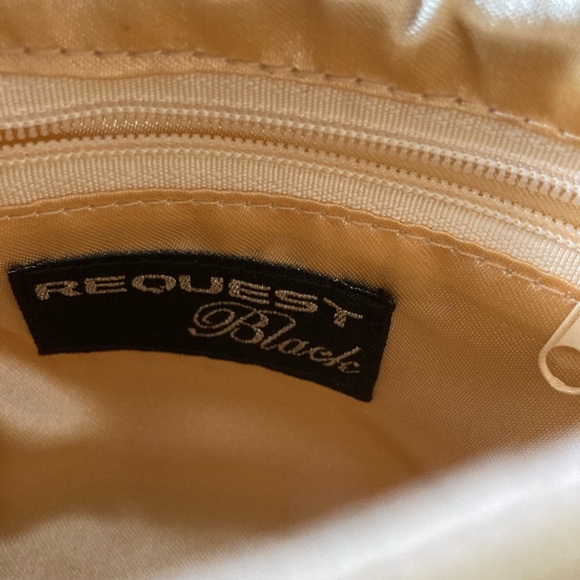 DEC 15 LAST DAY! CLEARANCE: Gold Mesh Purse - Picture 5 of 6